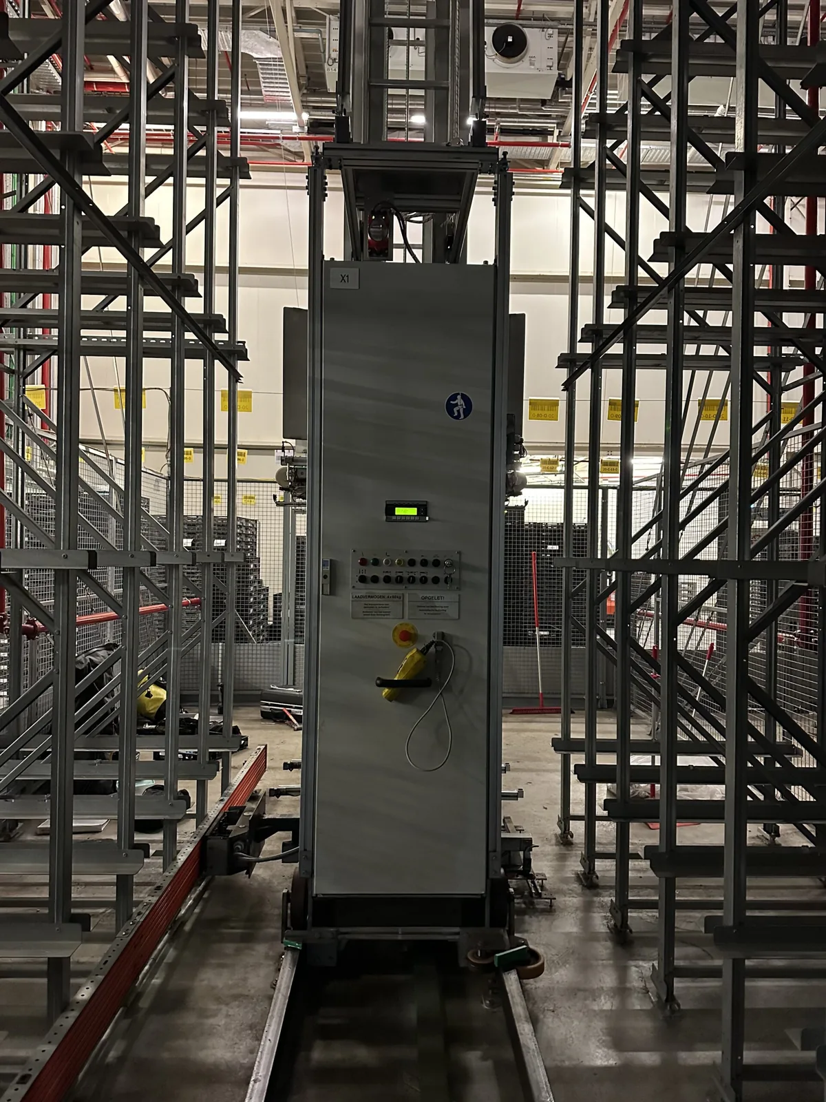 ASRS magazijnkraan in distributiecentrum